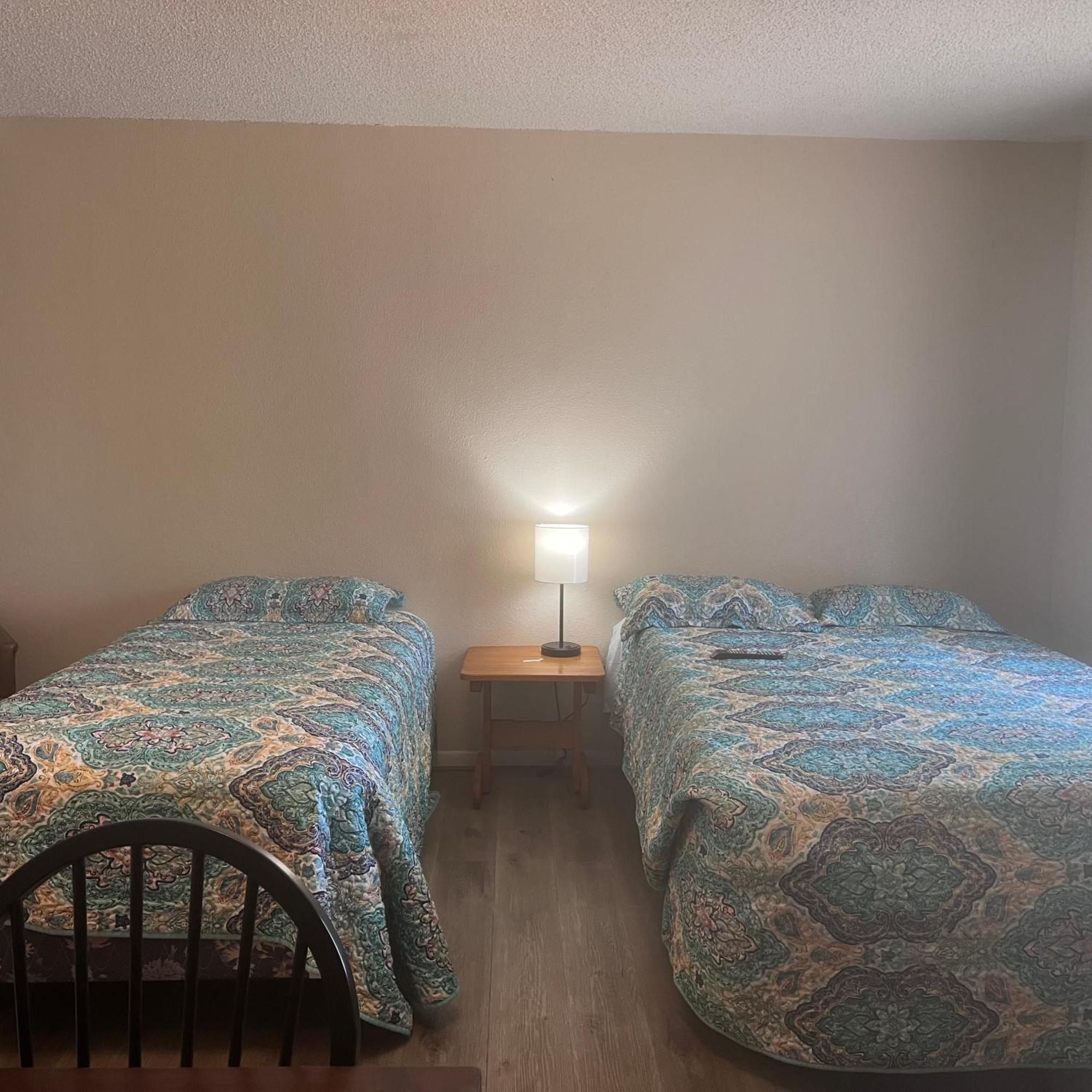 Alpine Lakeside Motel Room Backside Hemphill Exterior foto
